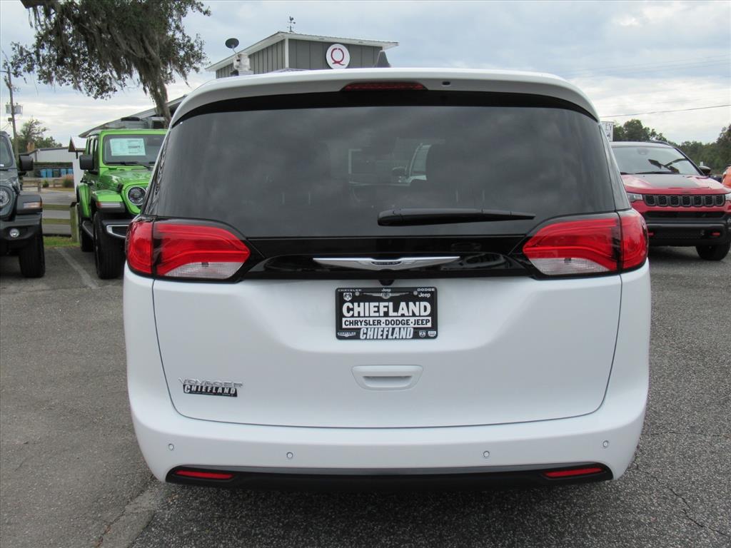 2026 Chrysler Voyager LX photo 3