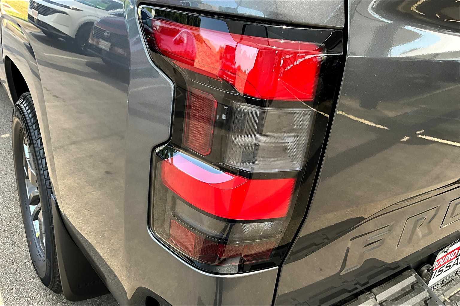 2025 Nissan Frontier SV photo 11