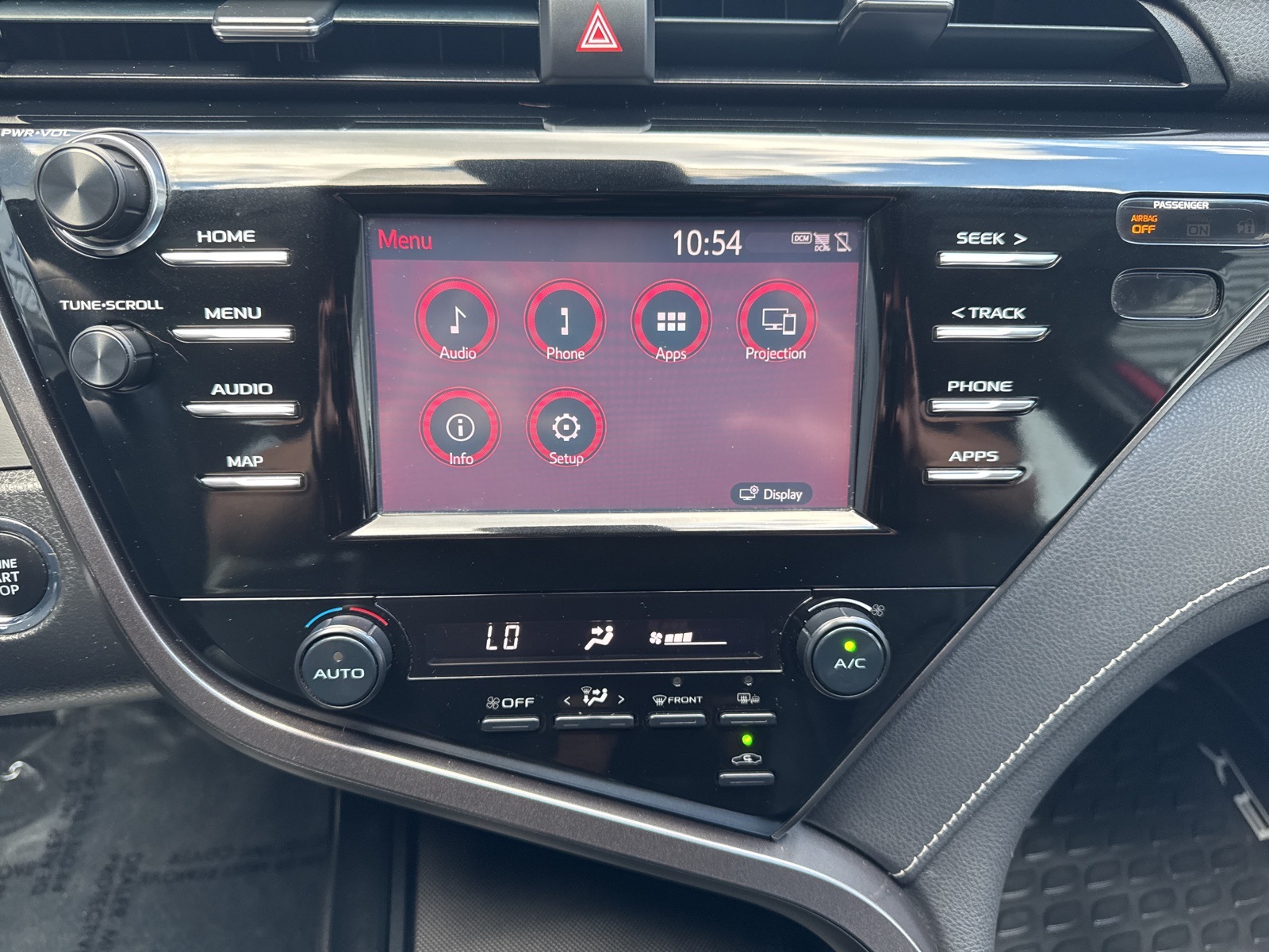 2019 Toyota Camry SE photo 4
