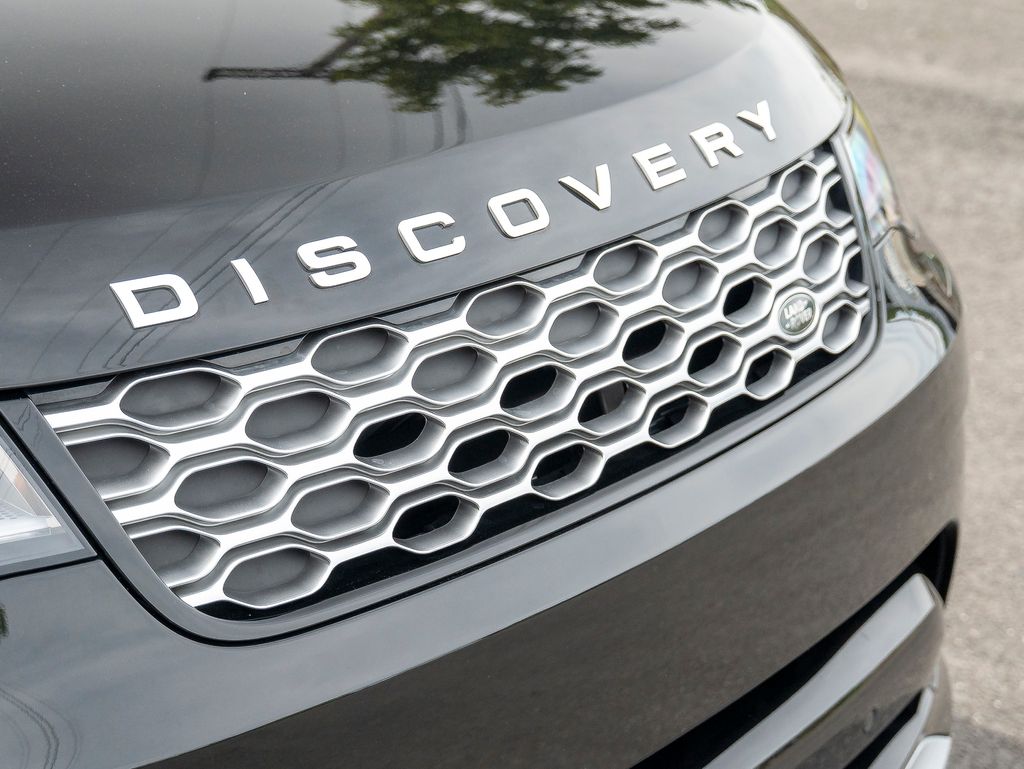2024 Land Rover Discovery Metropolitan Edition photo 13