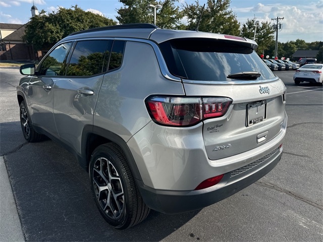 2024 Jeep Compass Latitude photo 5