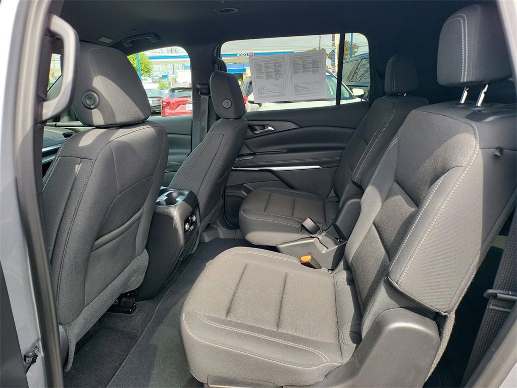 2025 Chevrolet Traverse photo 16