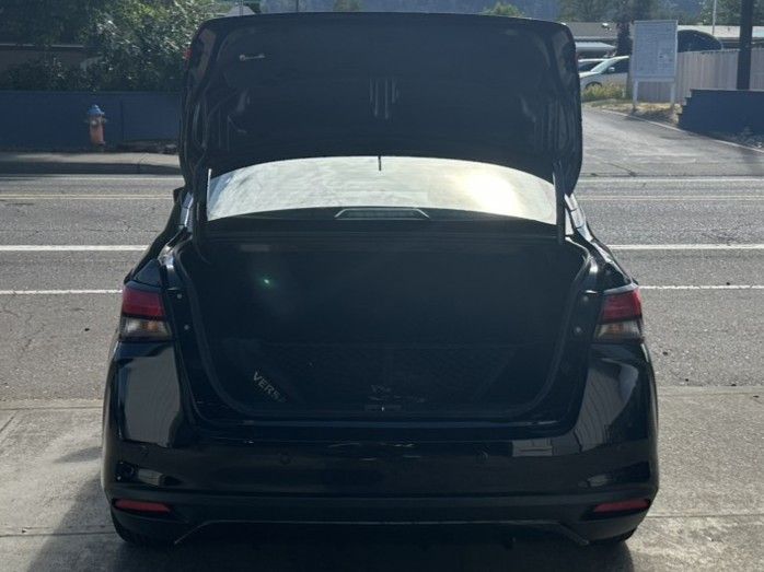 2025 Nissan Versa 1.6 S photo 9