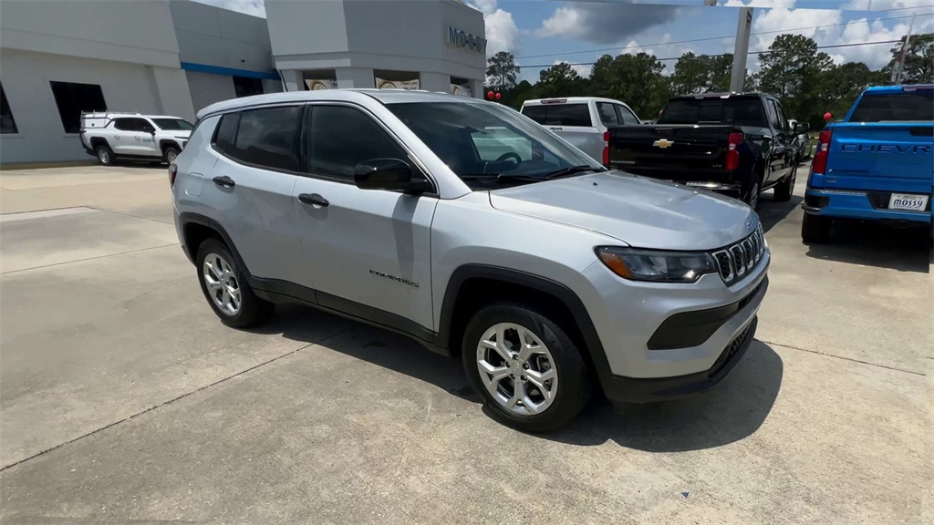 2024 Jeep Compass Sport photo 2