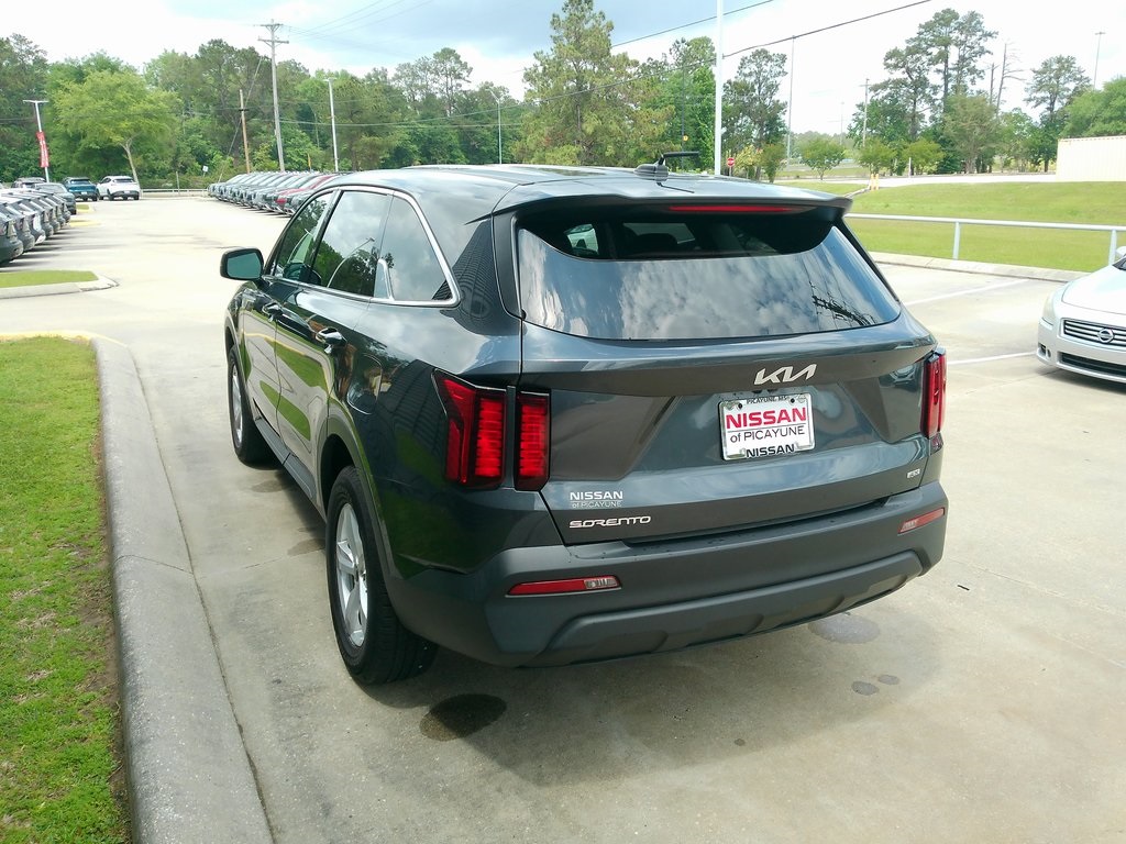 2023 Kia Sorento LX photo 5