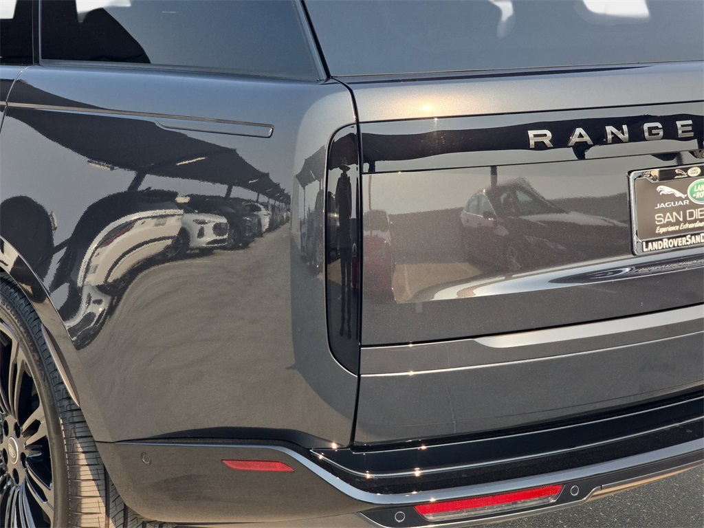 2025 Land Rover Range Rover SE photo 35