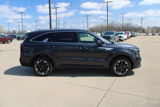 2025 Kia Sorento S photo 2