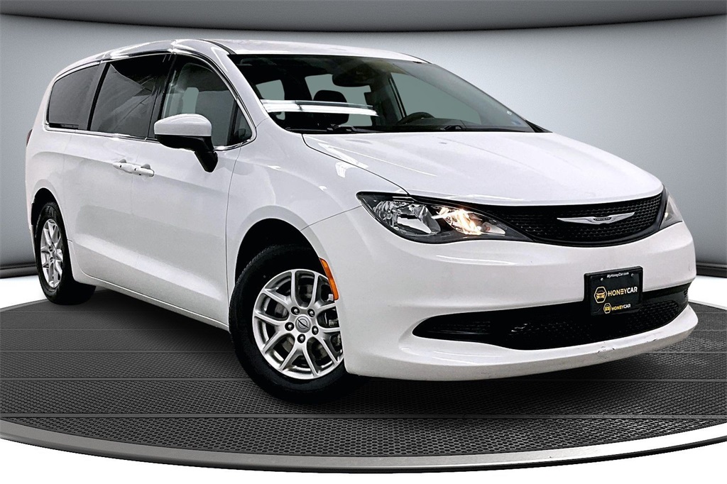 Pre-Owned 2023 Chrysler Voyager LX's photo