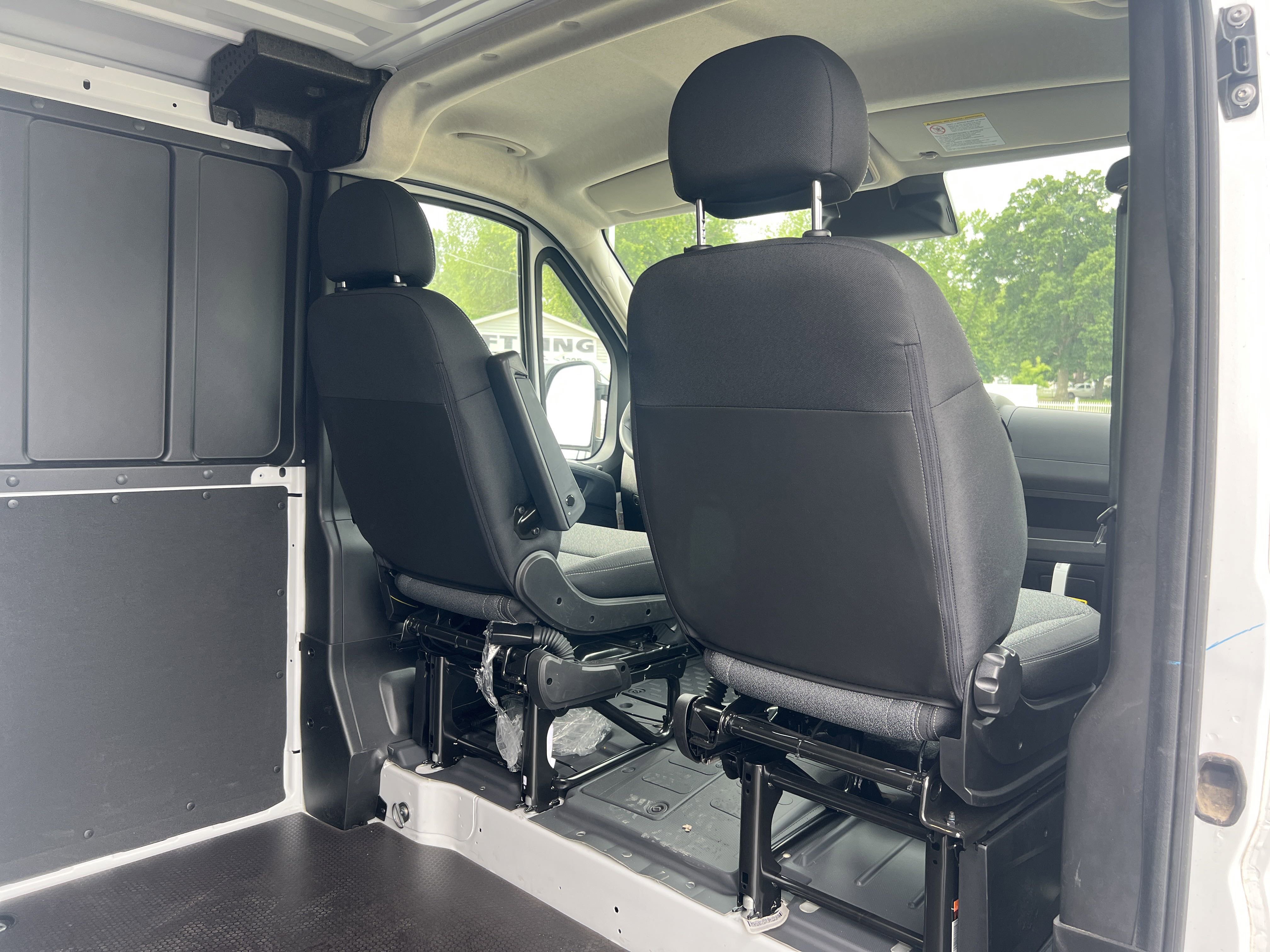 2025 Ram ProMaster 1500 Tradesman photo 4