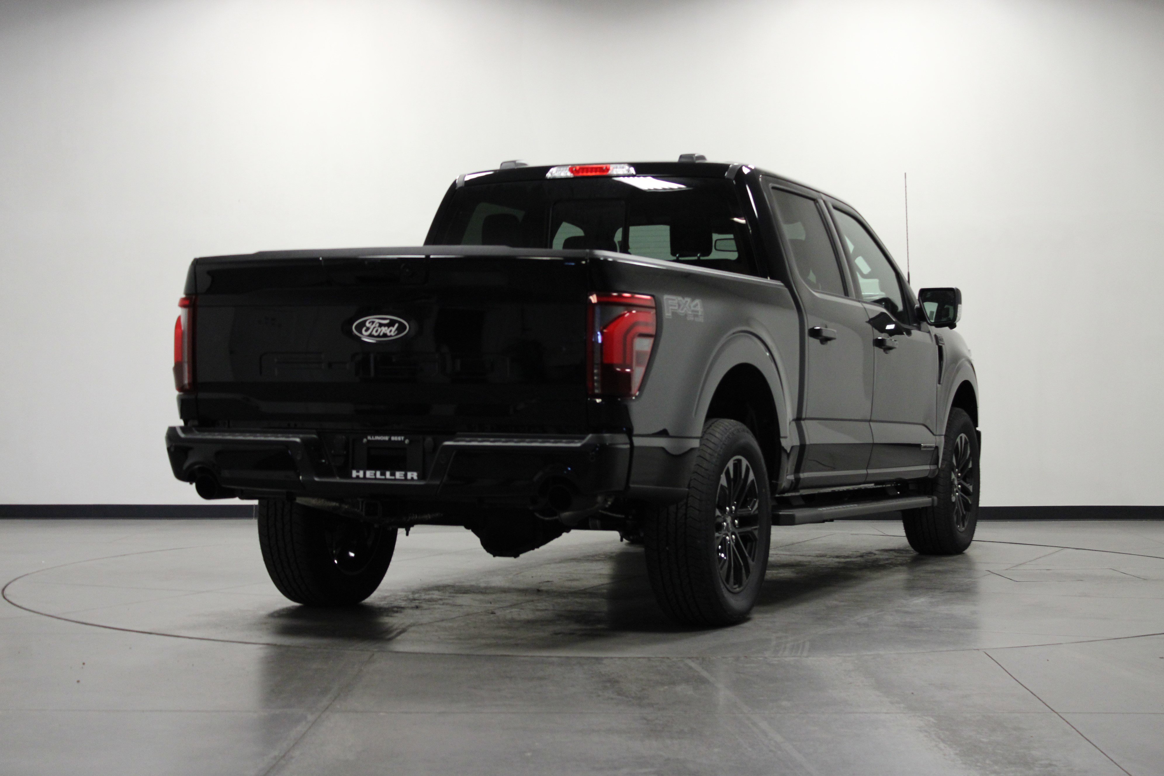 2025 Ford F-150 Lariat photo 2