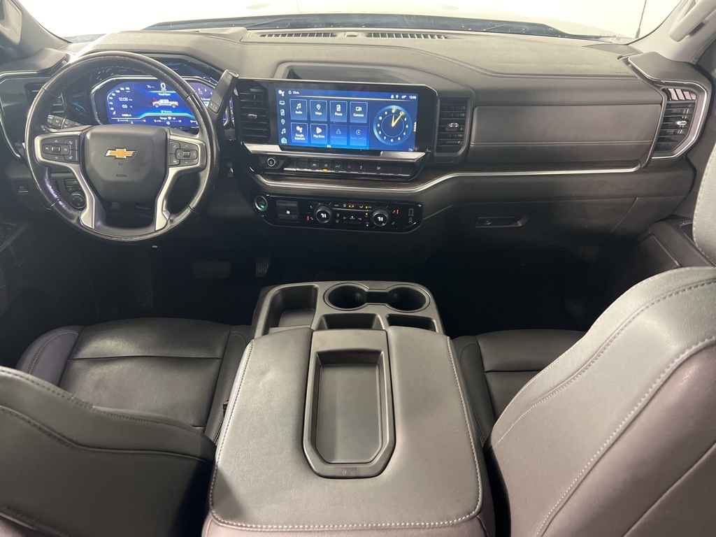2022 Chevrolet Silverado 1500 LT photo 2