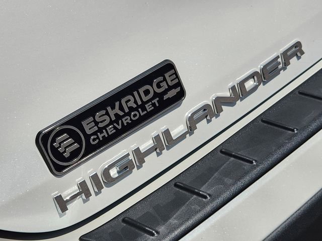2023 Toyota Highlander L photo 11