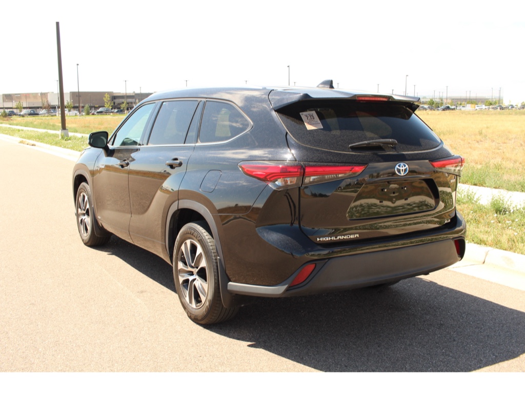 2021 Toyota Highlander Hybrid XLE photo 3