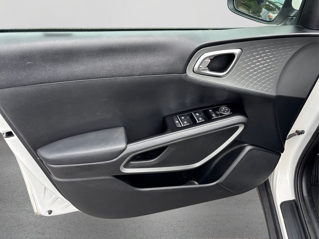 2022 Kia Soul LX photo 18