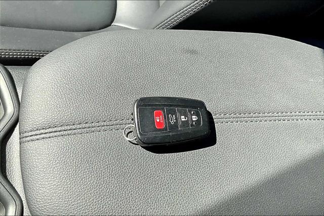 2025 Toyota RAV4 Hybrid XLE Premium photo 14