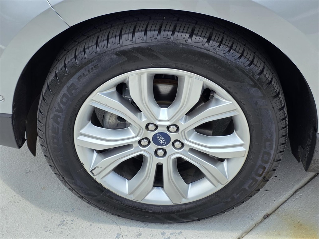 2020 Ford Edge Titanium photo 41