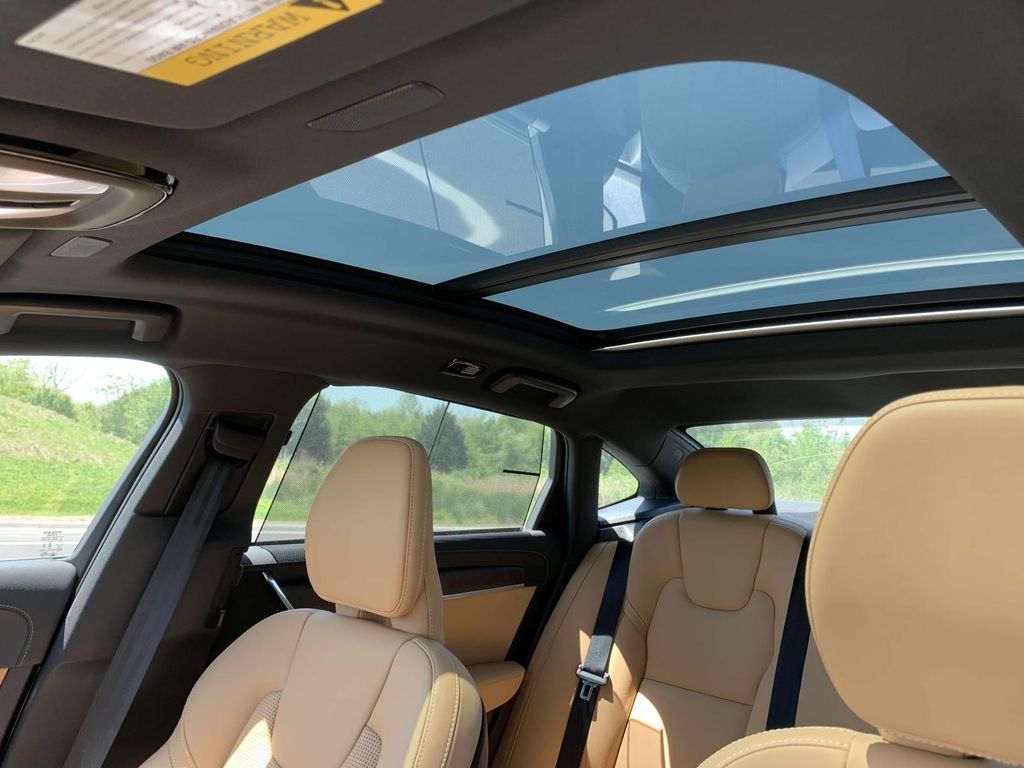 2025 Volvo S90 photo 5