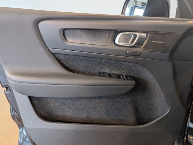 2023 Volvo XC40 Recharge Ultimate photo 11