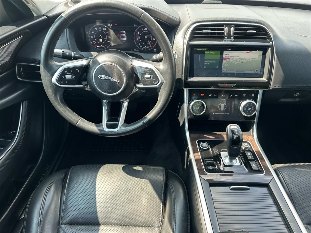 2020 Jaguar XE S photo 18