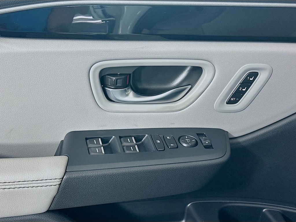 2025 Honda Pilot Touring photo 18