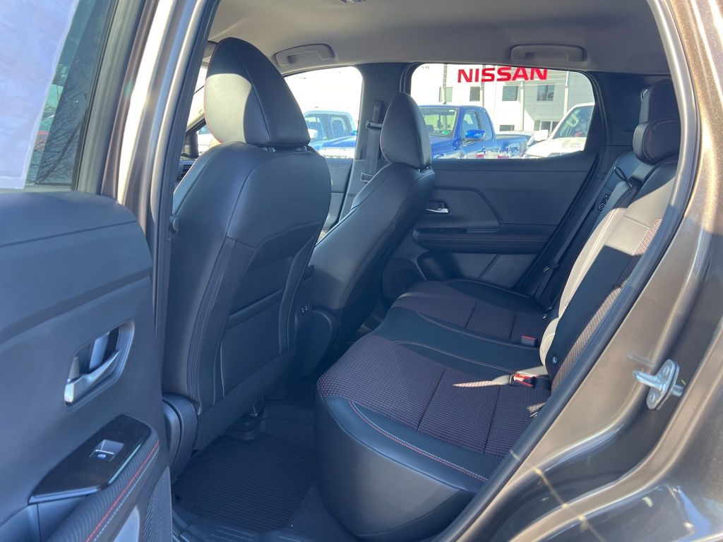 2025 Nissan Kicks SR photo 12