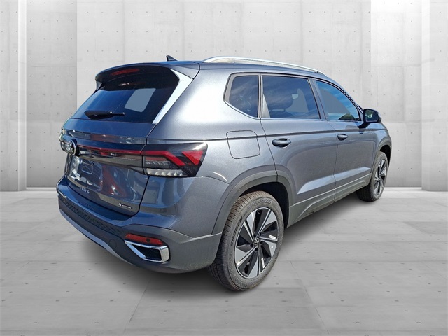 2025 Volkswagen Taos SE photo 3
