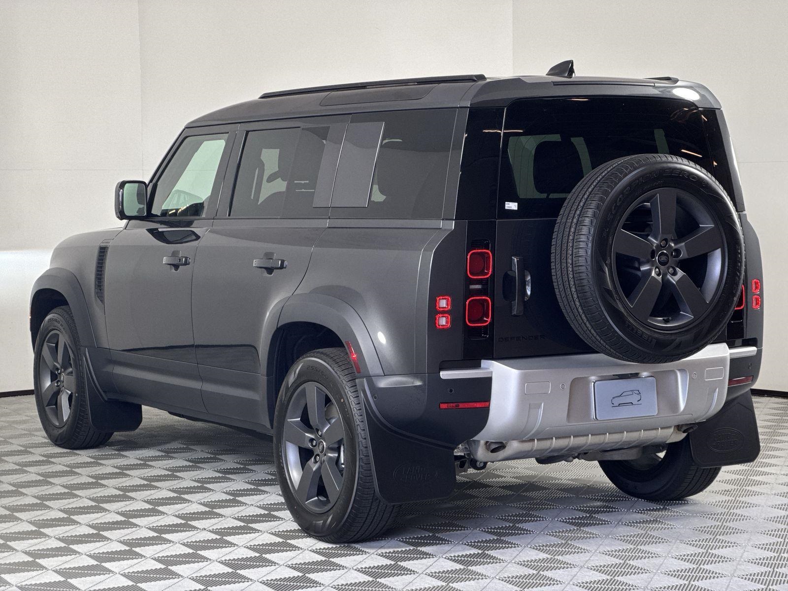 2025 Land Rover Defender 110 S photo 3