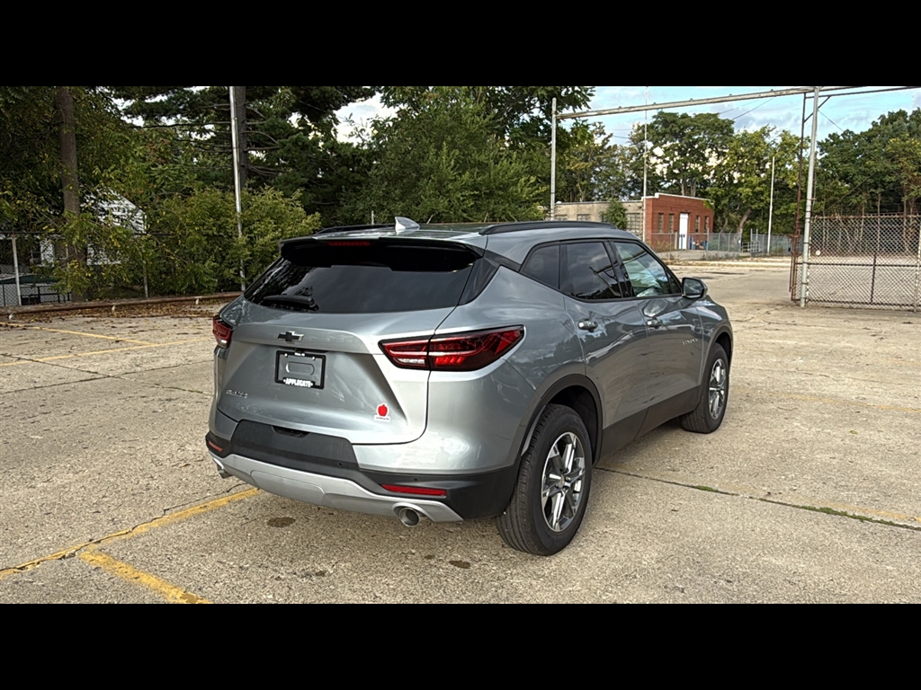 2025 Chevrolet Blazer 2LT photo 3