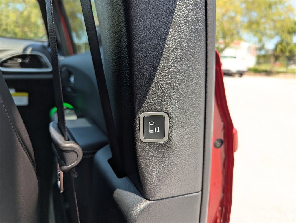 2026 Chrysler Pacifica photo 34