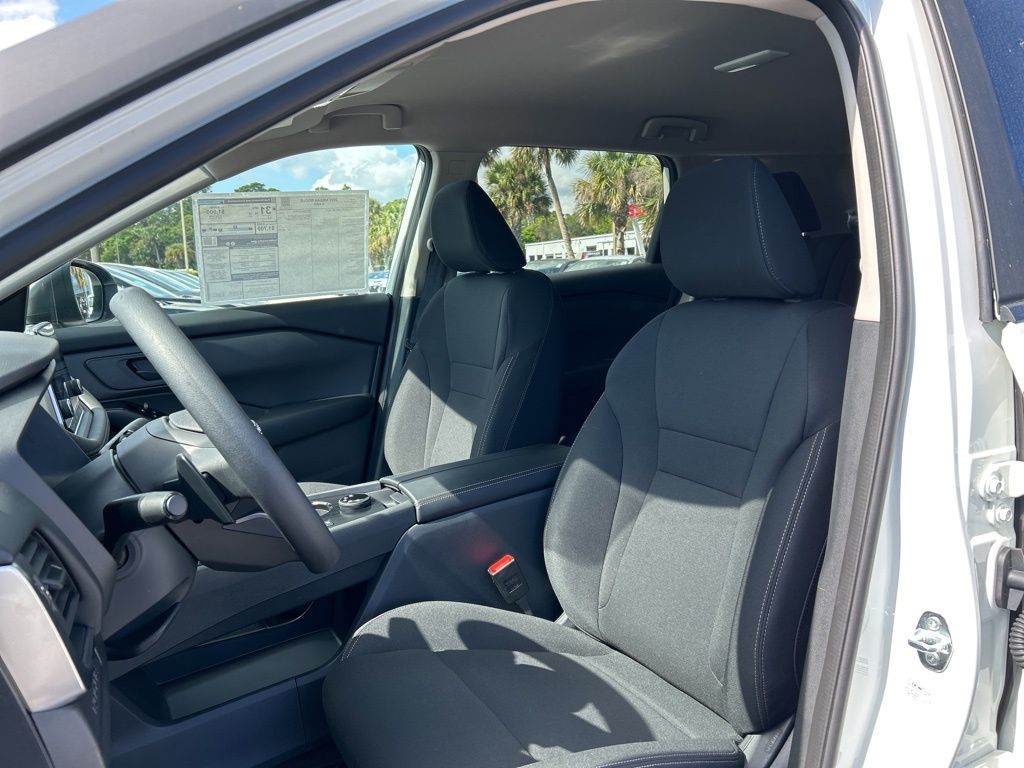 2025 Nissan Rogue S photo 14
