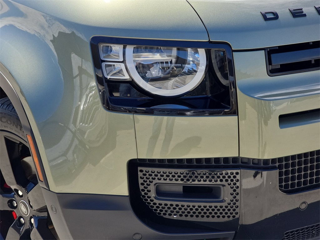 2022 Land Rover Defender 110 S photo 31