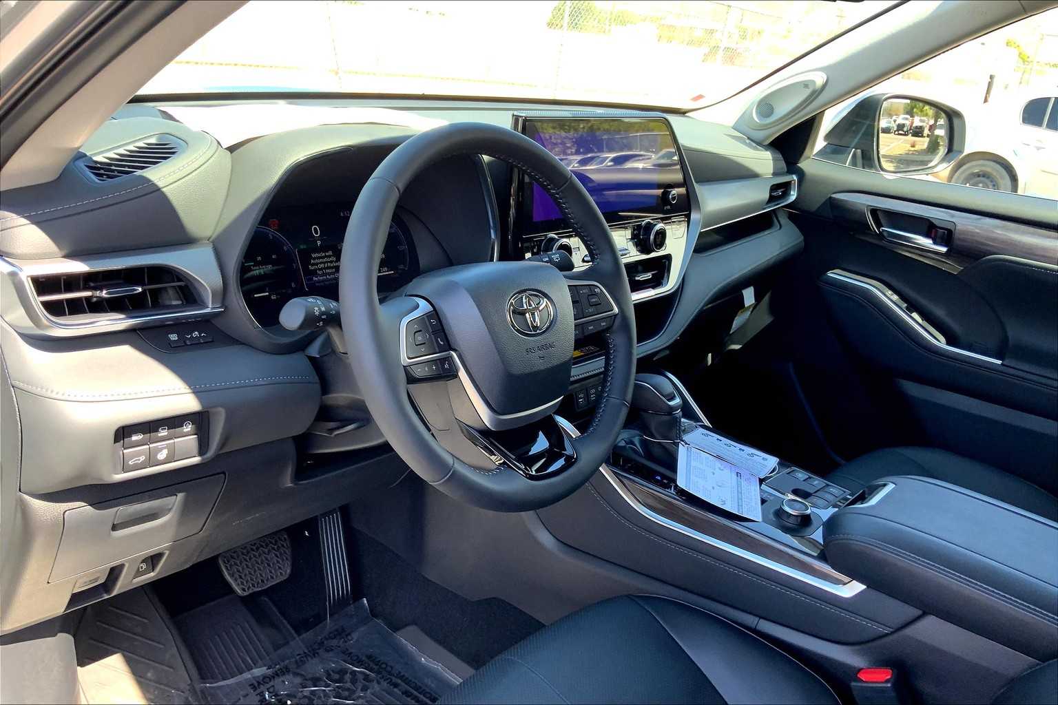 2025 Toyota Highlander Platinum photo 14