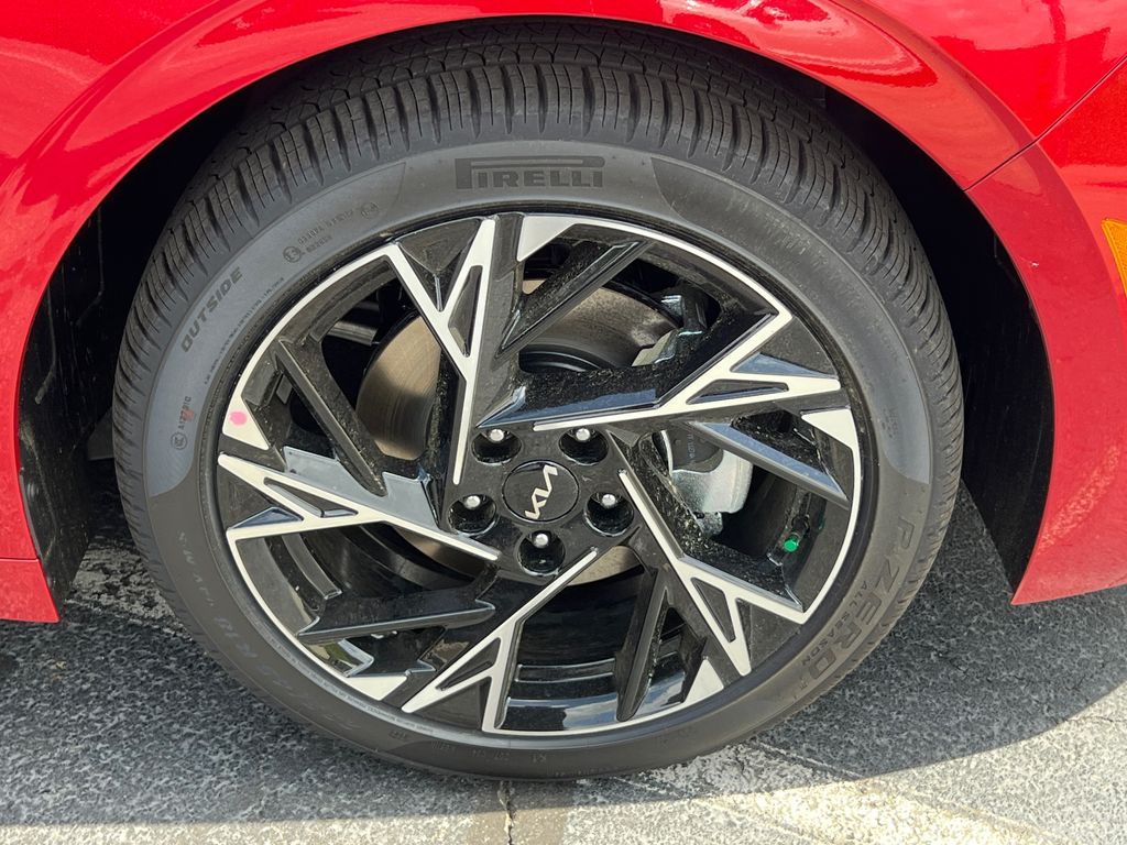 2025 Kia K5 GT-Line photo 12