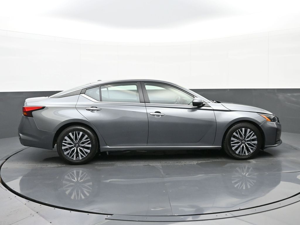 2023 Nissan Altima 2.5 SV photo 2