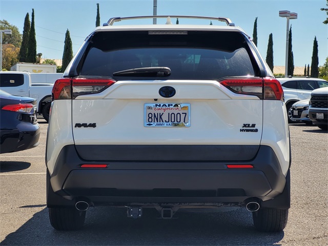 2020 Toyota RAV4 Hybrid XLE photo 6