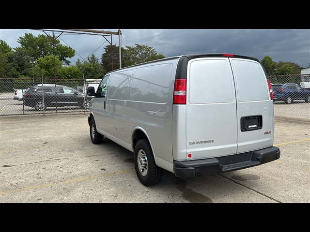2021 Gmc Savana Cargo 2500 photo 3
