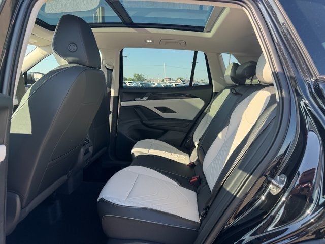 2025 Volkswagen Tiguan SE photo 13