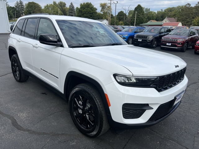 2025 Jeep Grand Cherokee Altitude's photo