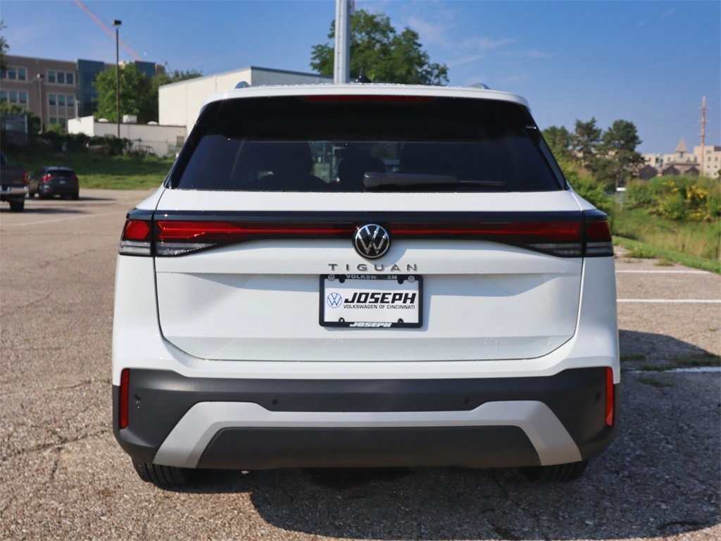 2025 Volkswagen Tiguan S photo 2