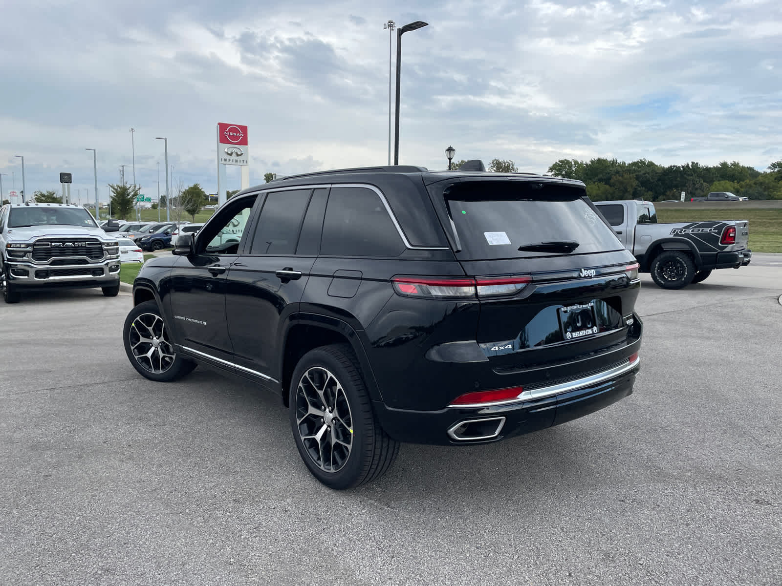 2025 Jeep Grand Cherokee Summit Reserve photo 7