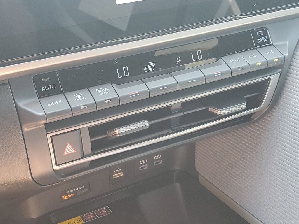 2025 Toyota Camry SE photo 24