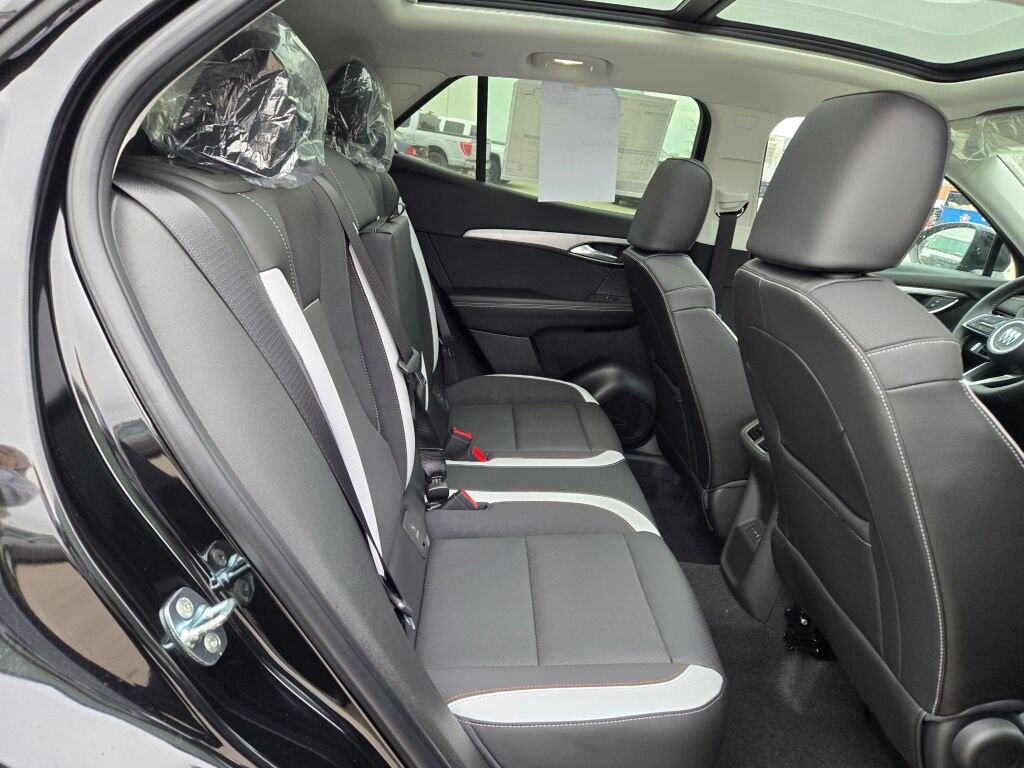 2025 Buick Envision Sport Touring photo 8