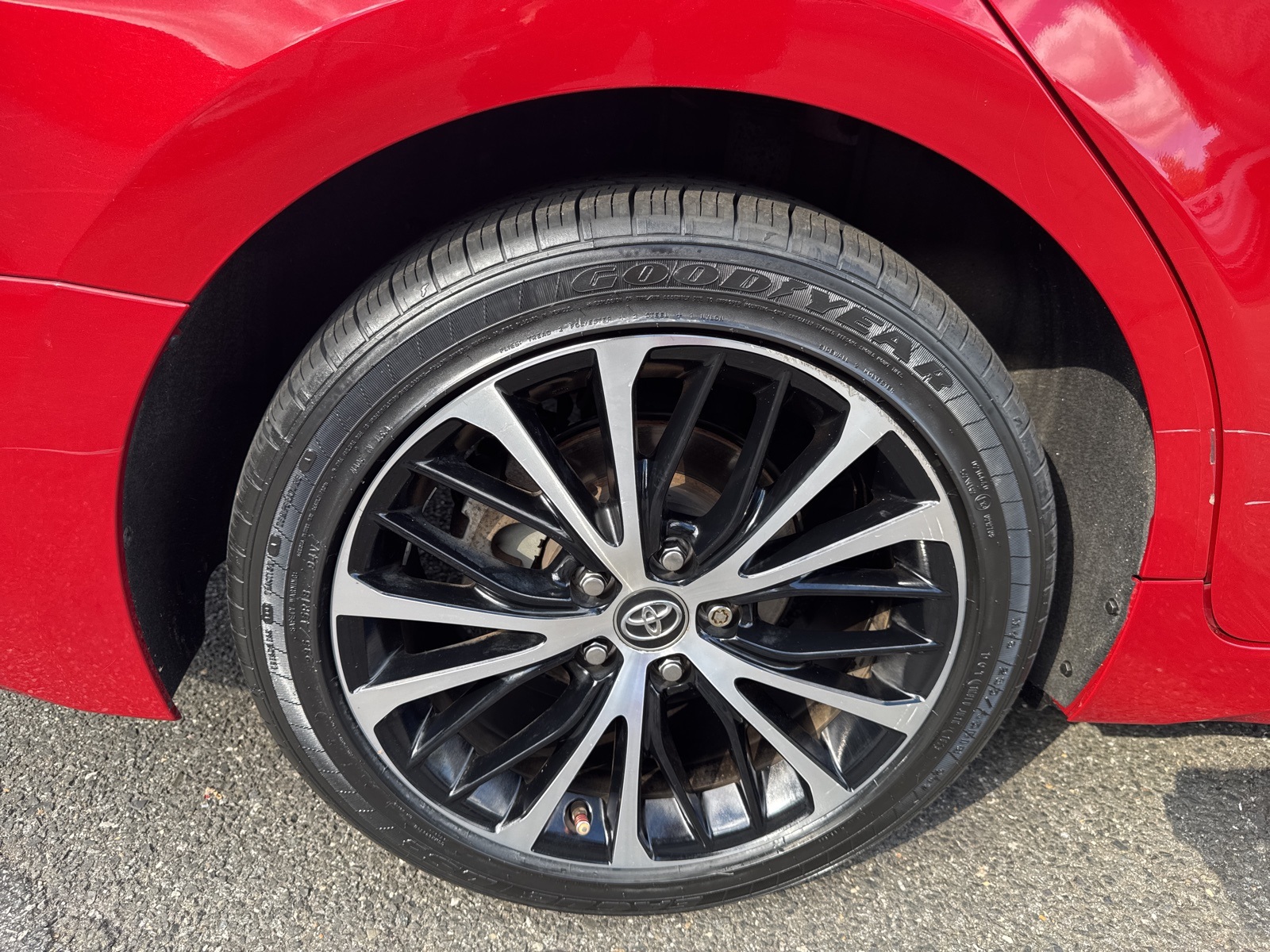 2019 Toyota Camry SE photo 25