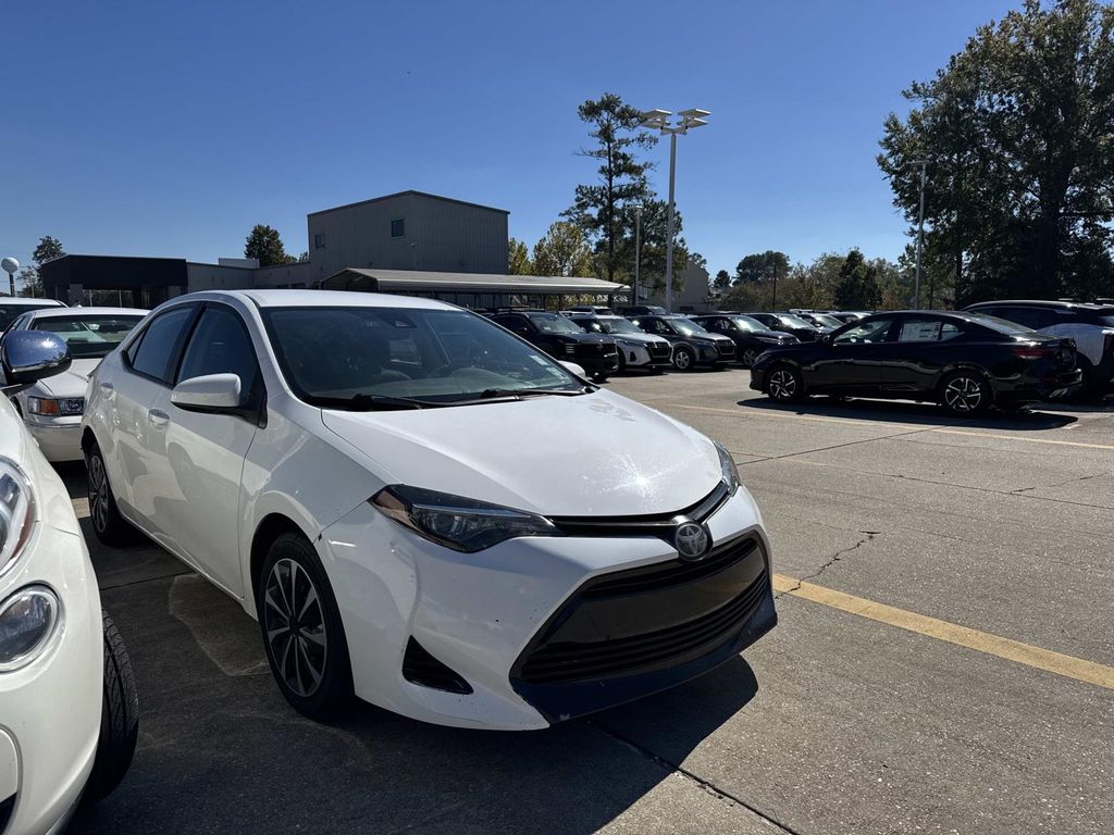 2019 Toyota Corolla LE photo 3