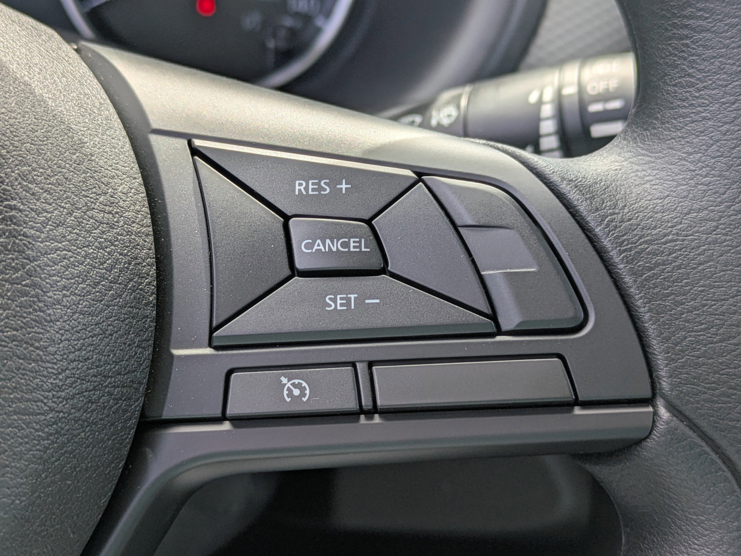 2025 Nissan Kicks Play S photo 18