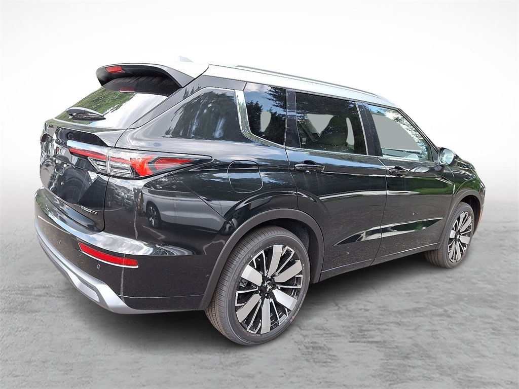 2025 Mitsubishi Outlander SEL photo 3