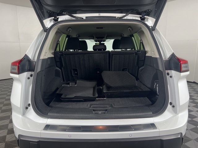 2025 Nissan Rogue SV photo 12