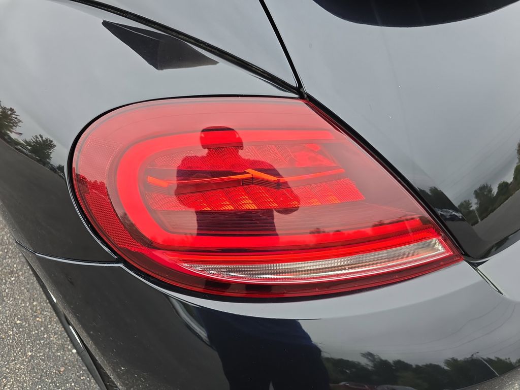2018 Volkswagen Beetle SE Coast photo 30