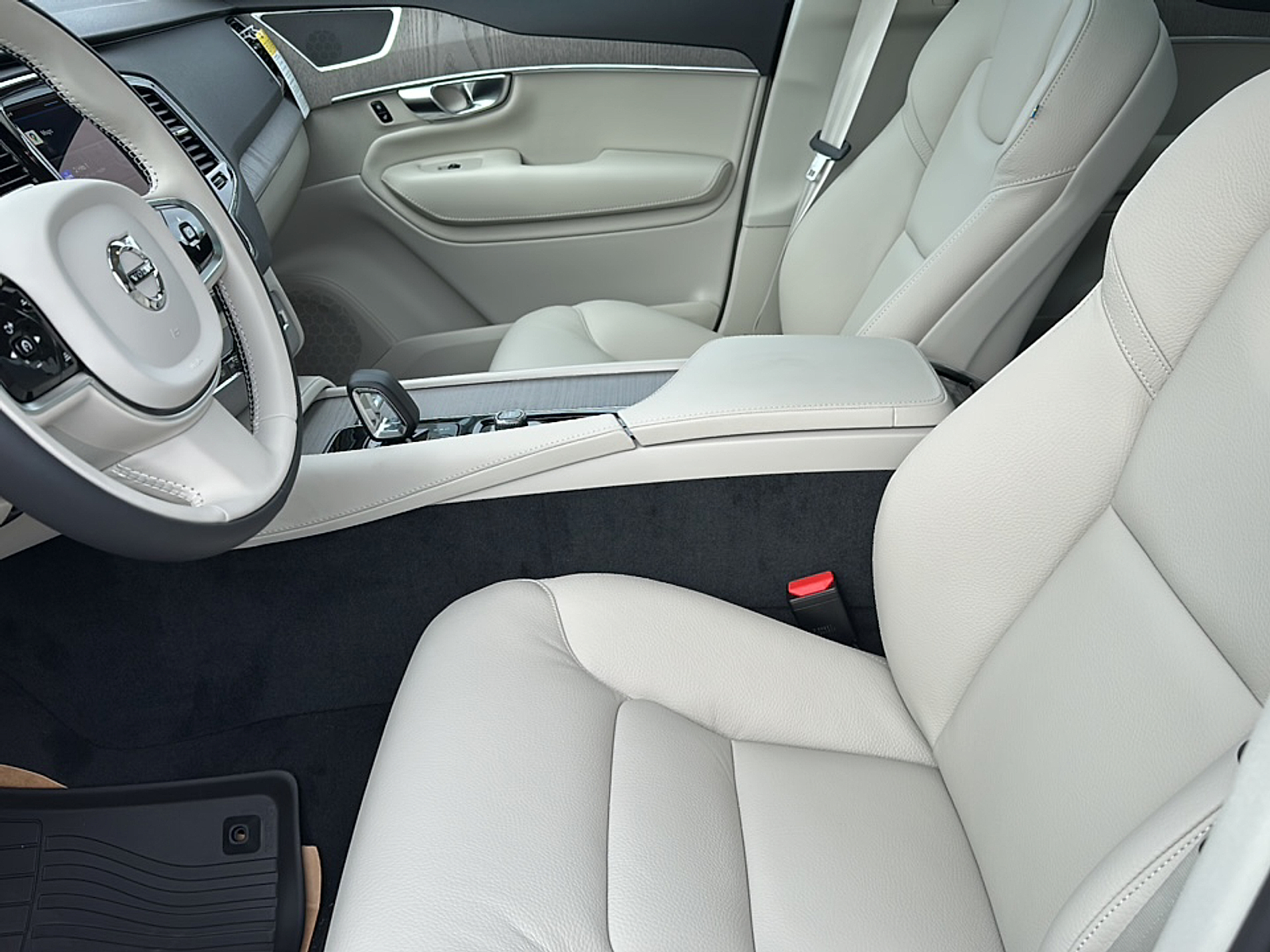New 2025 Crystal White Volvo T8 Plus 7-Seater image 11