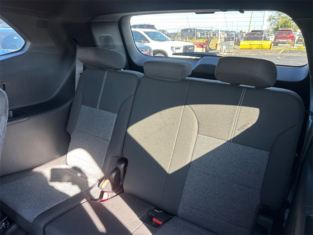 2026 GMC ACADIA - Image 32